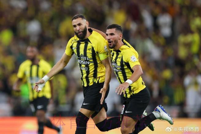 阿斯:本泽马只差3球成为皇马历史第二射手 阿斯:本泽马只差3球成为皇马历史第二射手