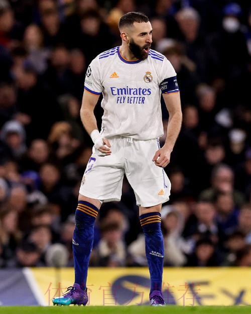 巴黎考虑23年夏签本泽马 届时他与皇马合同将到期