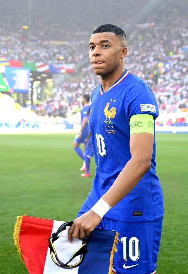 西媒:齐祖与姆巴佩交流过 若离队波帅将求购凯恩 西媒:齐祖与姆巴佩交流过 若离队波帅将求购凯恩